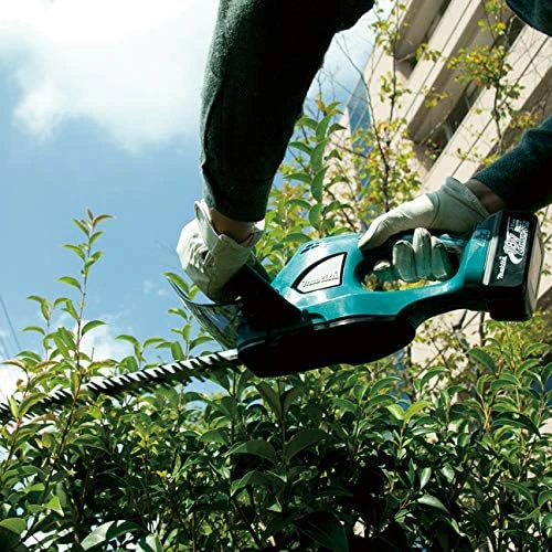 18V HEDGE TRIMMER KIT BATTERY & CHARGER - Image 4