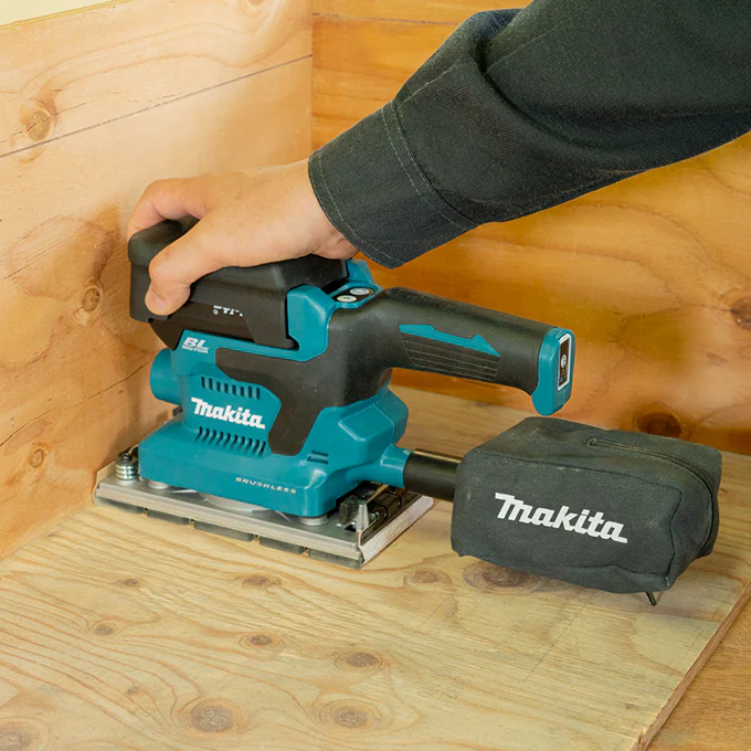 18V LXT BL 1/3 SHEET FINISHING SANDER, T - Image 3
