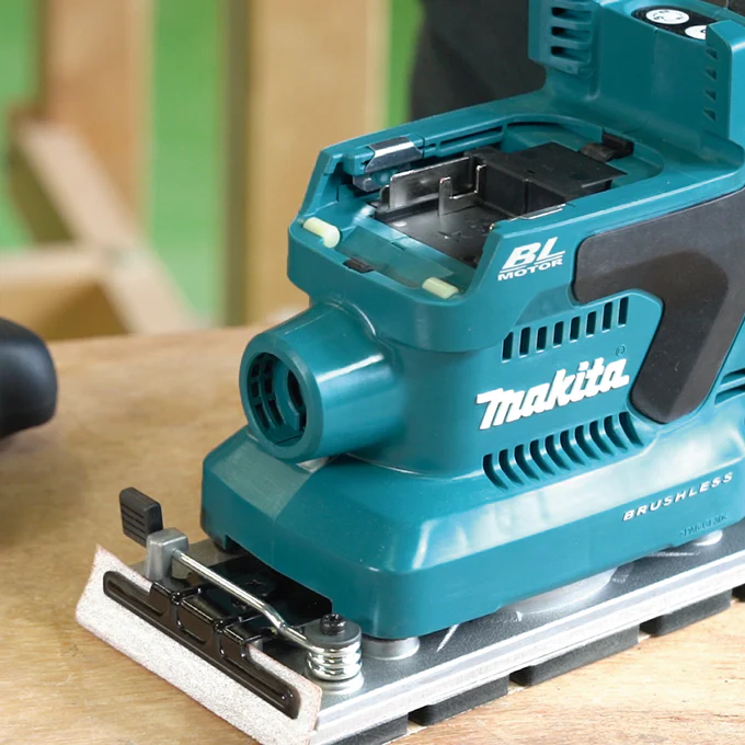 18V LXT BL 1/3 SHEET FINISHING SANDER, T - Image 4