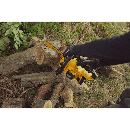 20V MAX BRUSHLESS CHAINSAW DEWALT DCCS621P1 - Image 8