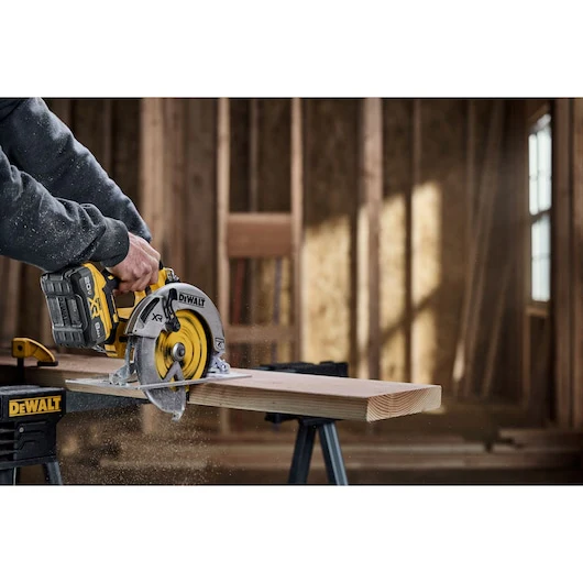 20V MAX XR 7 1/4IN CIRCULAR SAW (BARE) - Image 7