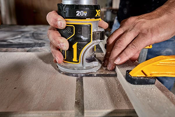 COMPACT ROUTER XR 20V DEWALT TOOL ONLY - Image 2