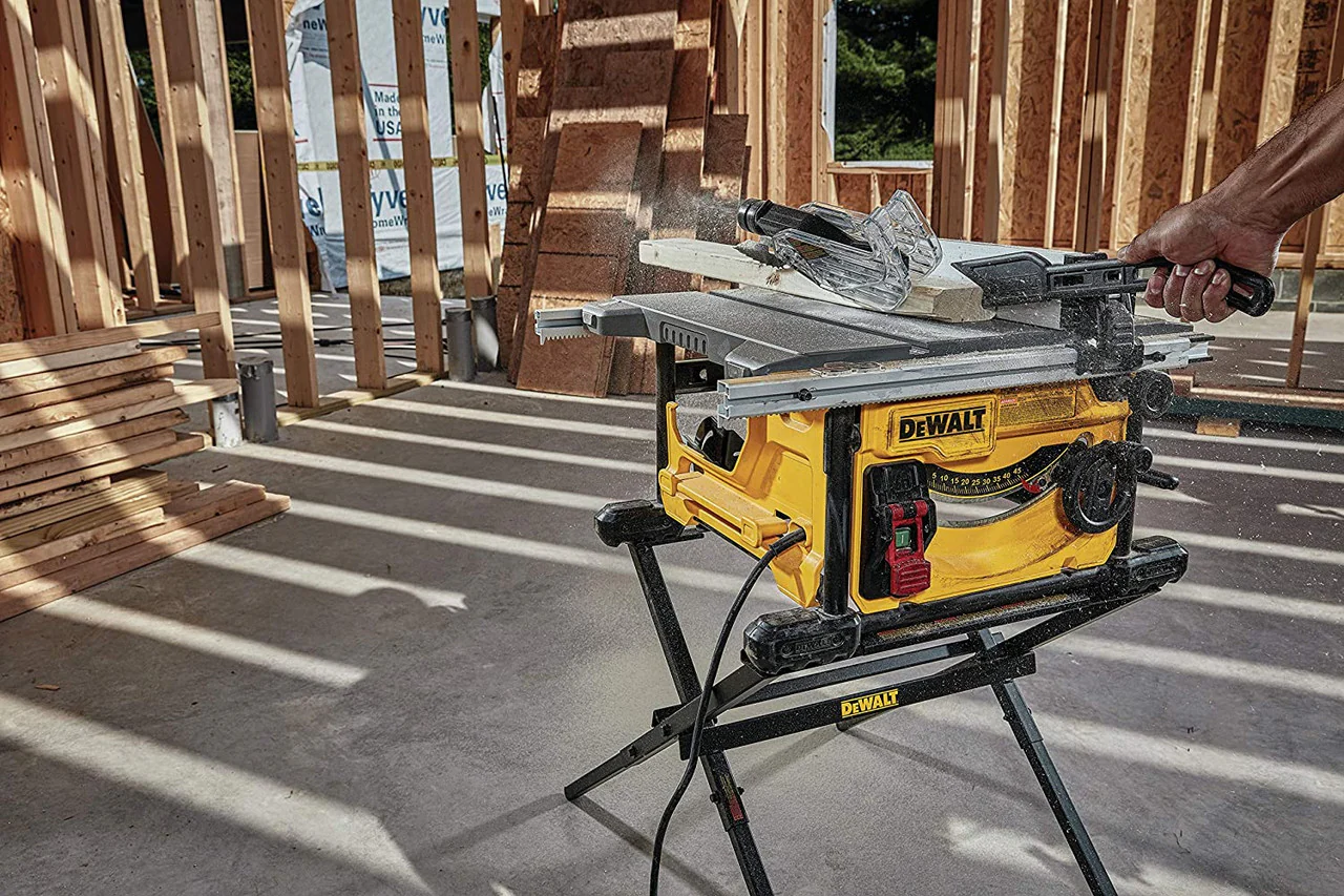 DEWALT 8.25" COMPACT TABLE SAW - Image 6
