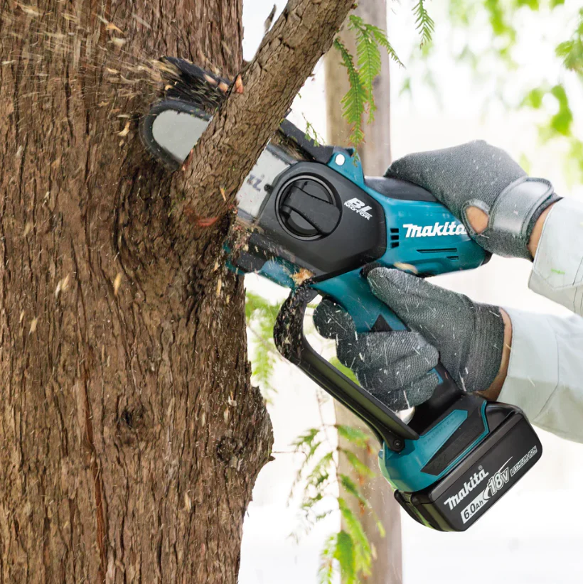 MAKITA 18V PRUNING SAW WITH BL1830 1PC & - Image 2