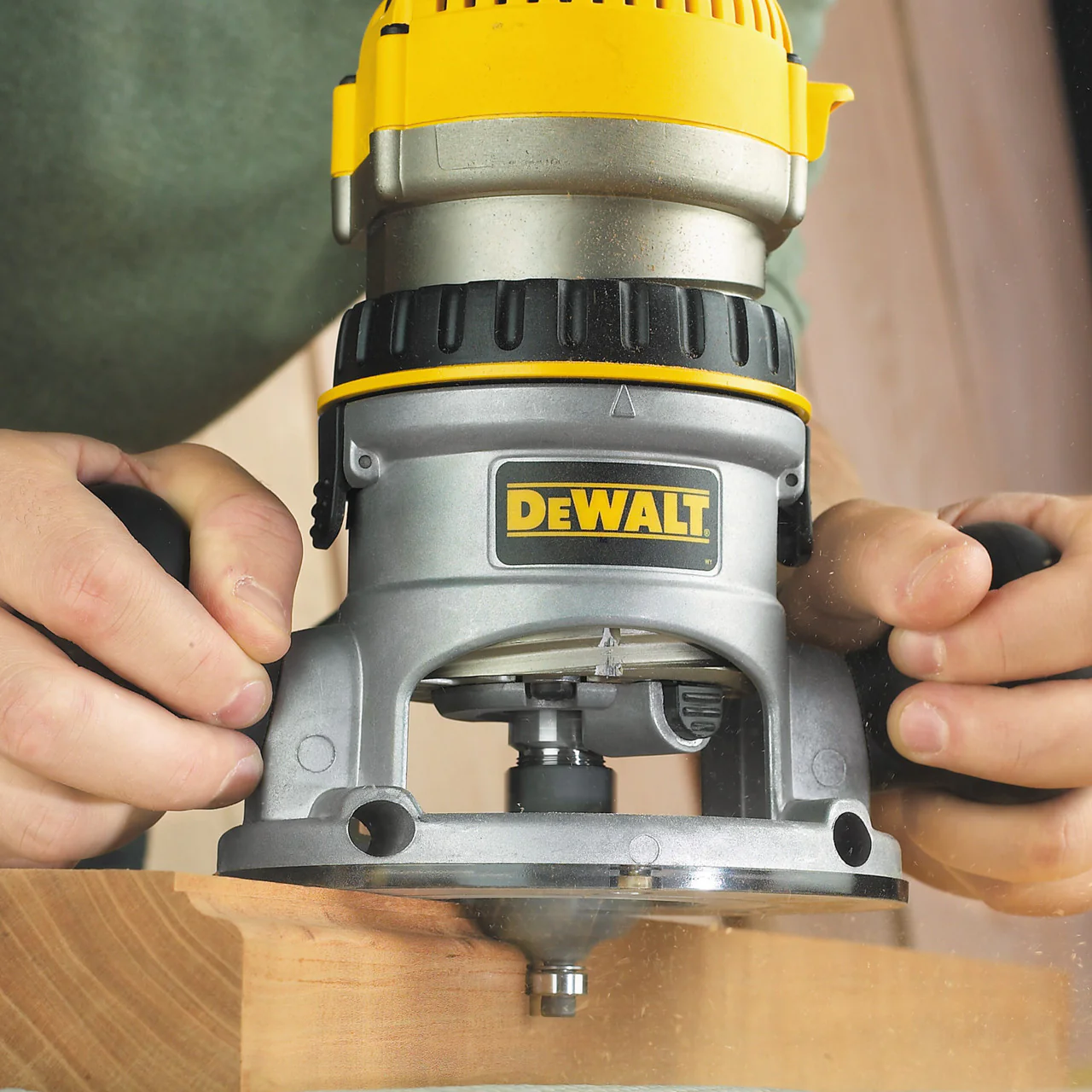 ROUTER FIXED BASE 2 1/4HP DEWALT - Image 3