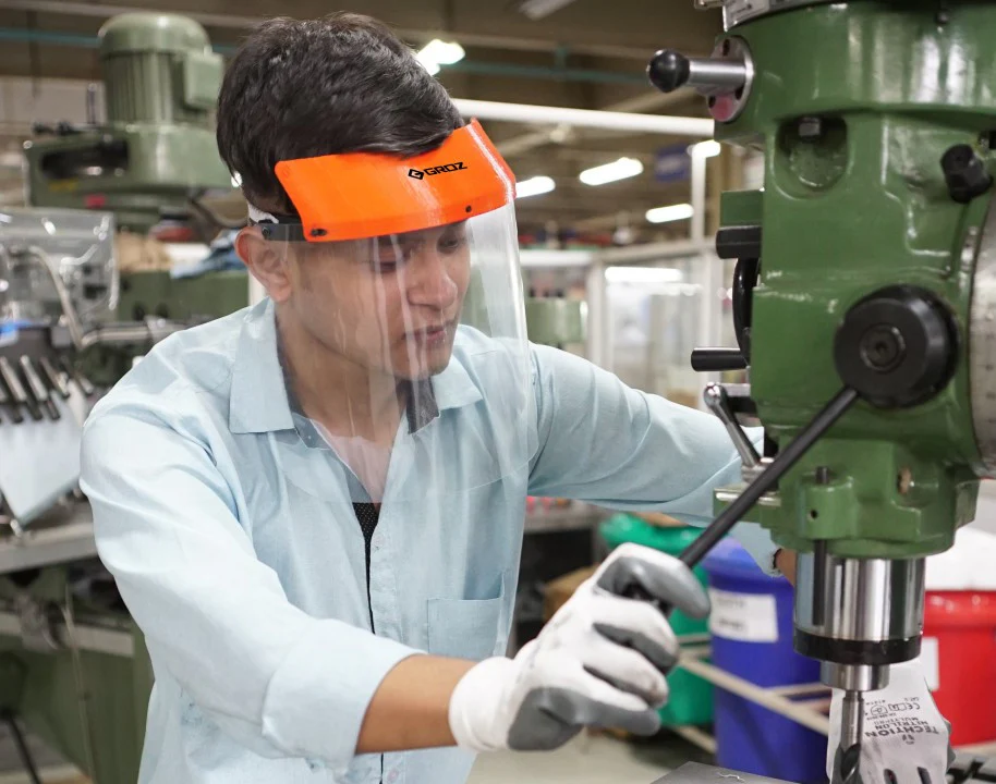 SAFETY FACE SHIELD NIH APPROVED - Image 3